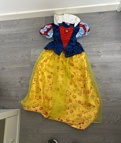 Disney princess snow white - snow,